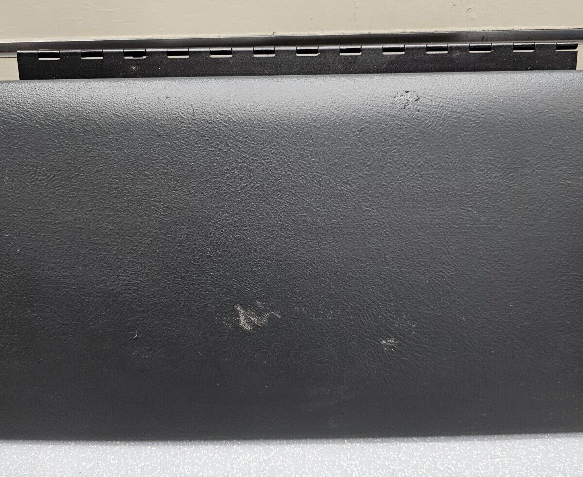 99-06 SILVERADO SIERRA Dash GLOVE BOX Storage Compartment Assembly DK GRAY G3