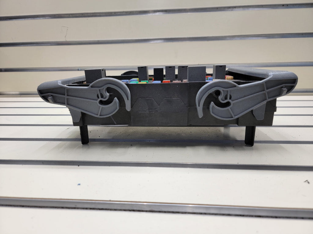 🔥 2007-2009 Tahoe Suburban Yukon Fuse Box Module A215 gray grey