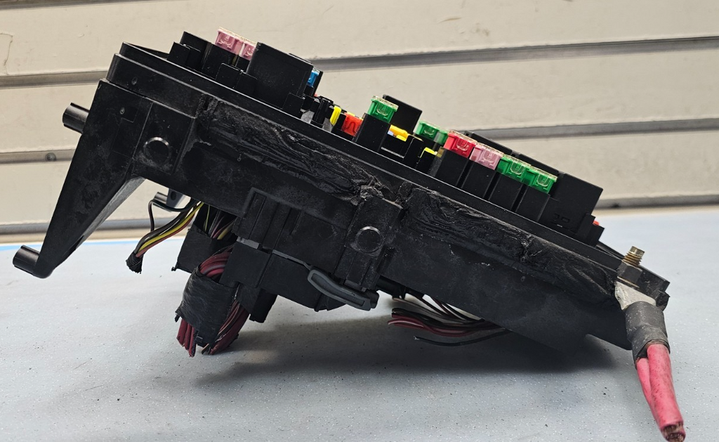 🔥05-07 Dodge Dakota Truck 4.7L 3.7L Fuse Box Fusebox Engine OEM