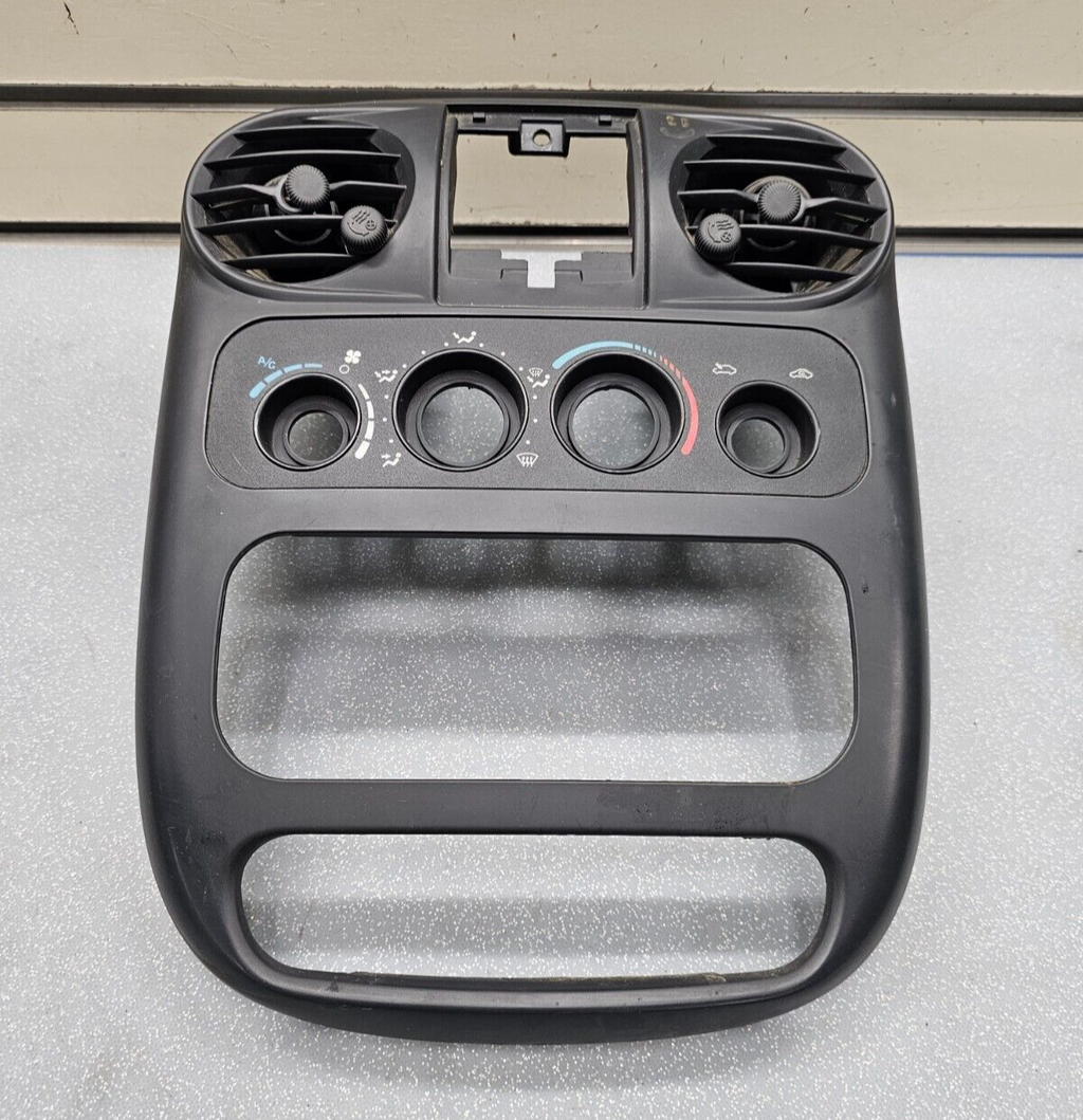🔥01-05 Chrysler PT CRUISER Dash Radio Bezel Climate Trim Panel BLACK B17