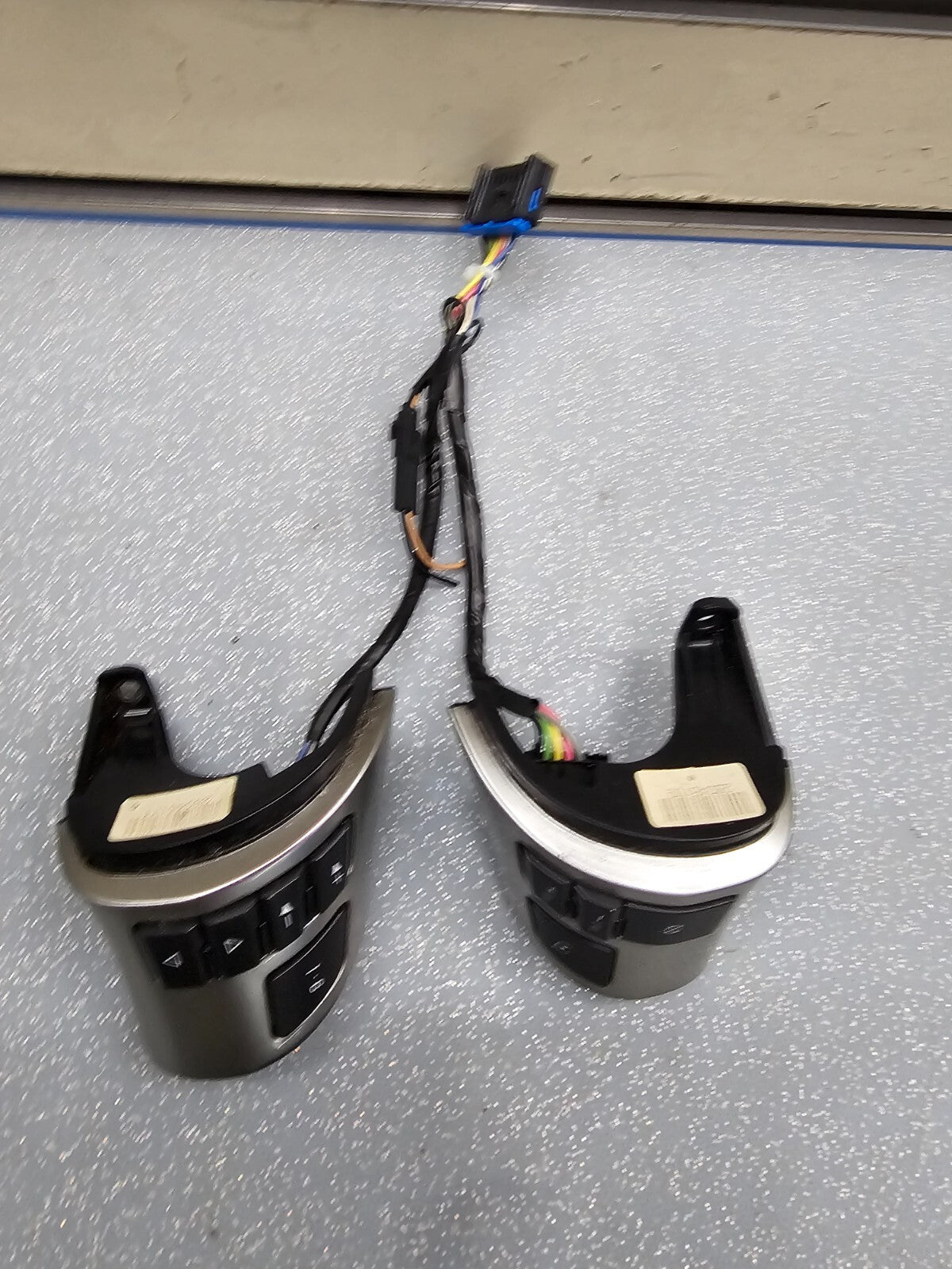 06-09 Pontiac G6 Steering Wheel Radio Cruise Control Switch Push Button Assembly