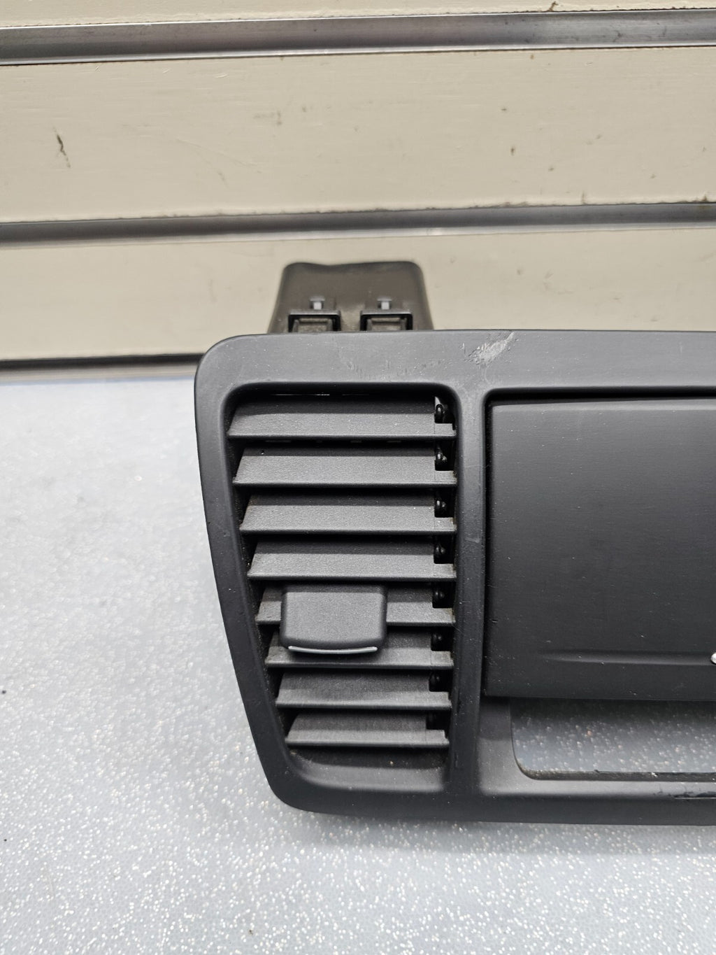 03-09 Subaru LEGACY OUTBACK Center Dash Radio BEZEL A/C Vents Cubby STORAGE B24