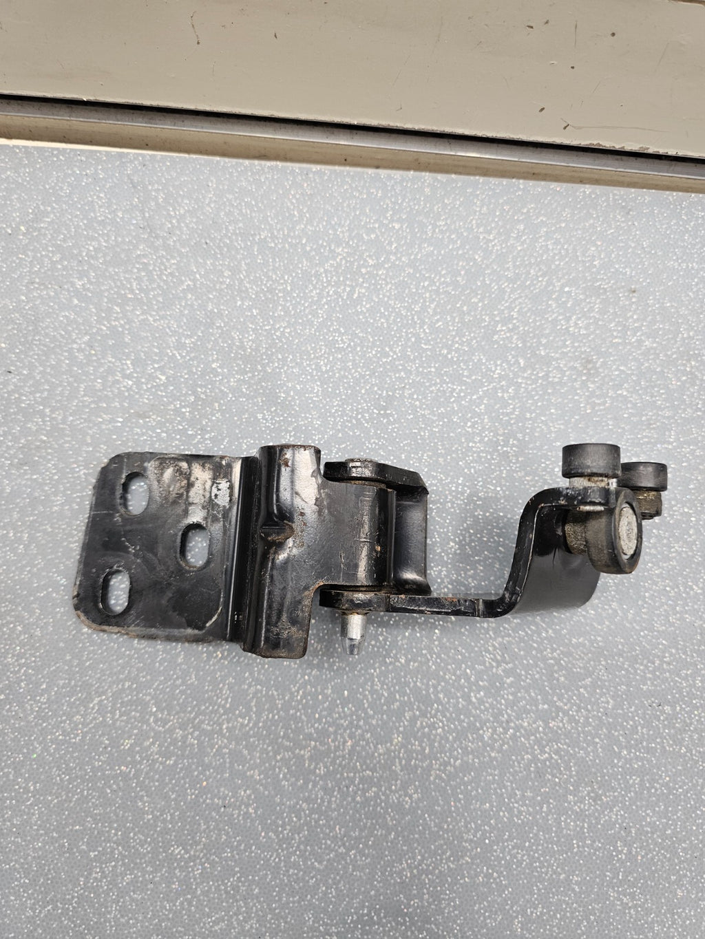🔥1995-2005 Chevy Astro / GMC Safari Middle Sliding Door Arm Roller Hinge