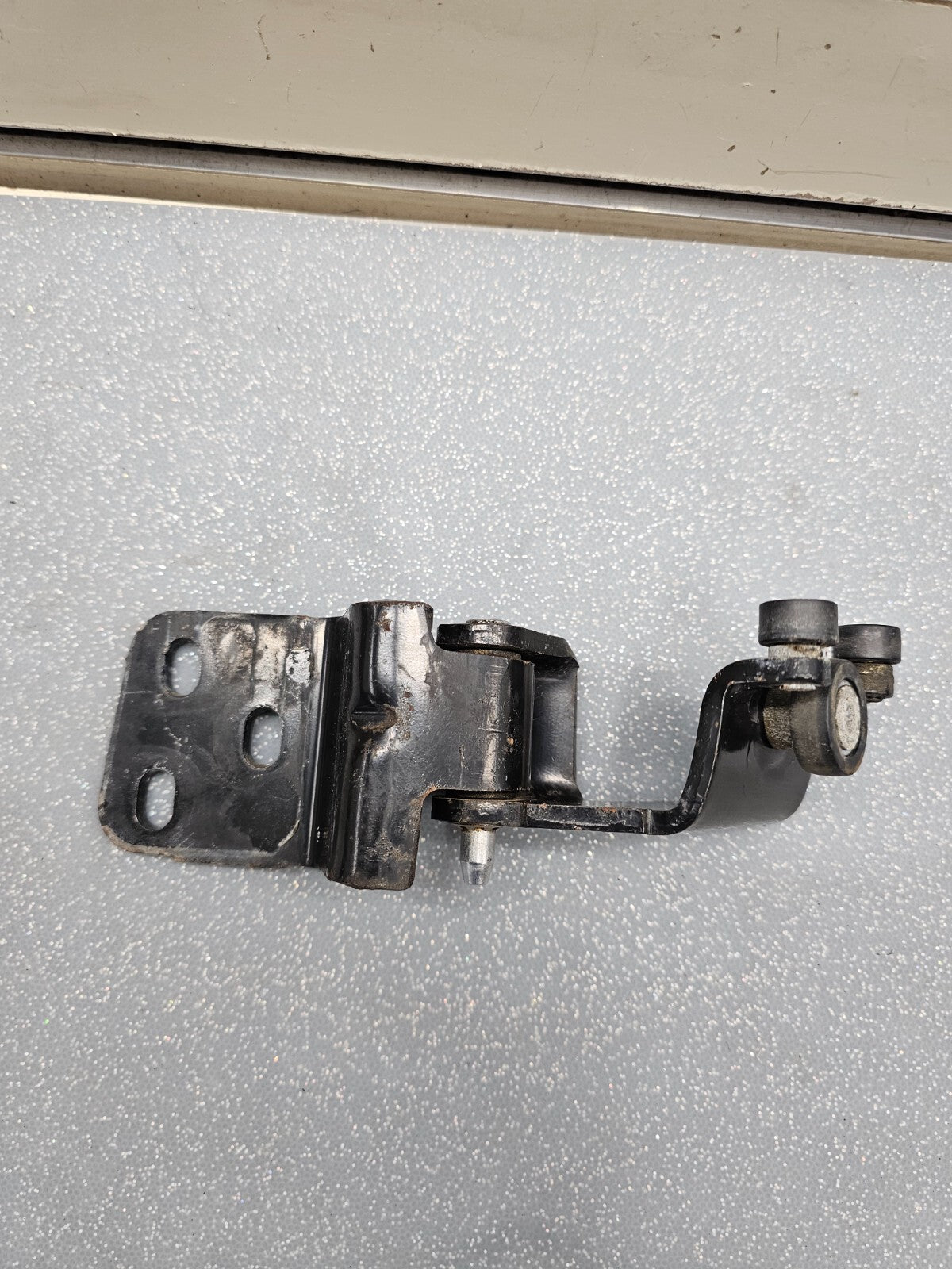 🔥1995-2005 Chevy Astro / GMC Safari Middle Sliding Door Arm Roller Hinge