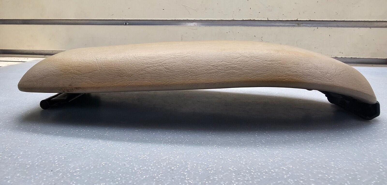 🔥00-07 FOCUS CENTER CONSOLE LID ARMREST LID COVER LEATHER STORAGE ASSEMBLY TAN