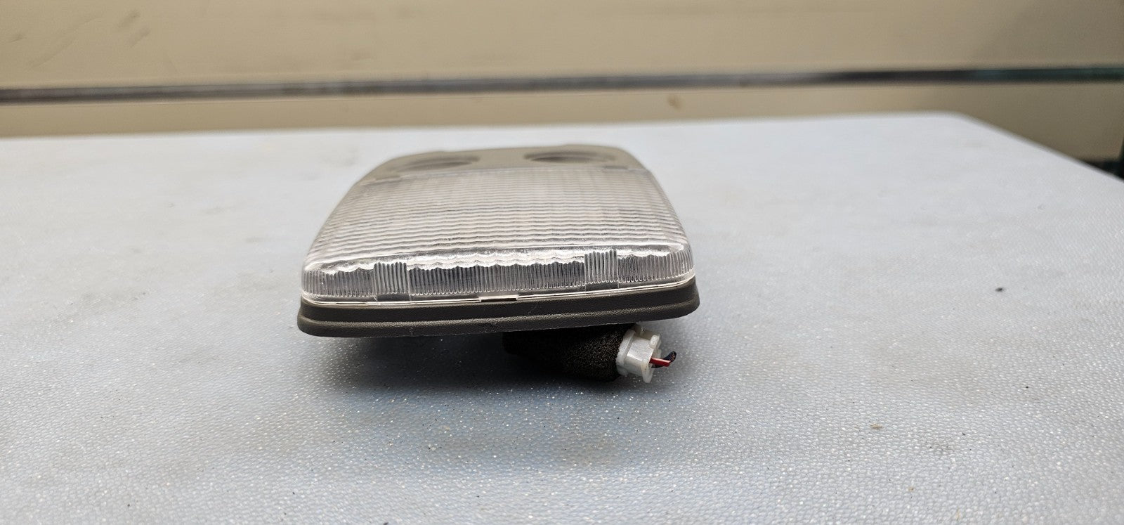 92-96 Escort Rear Overhead Console Center Dome Roof Light Lamp Assembly DK GRAY