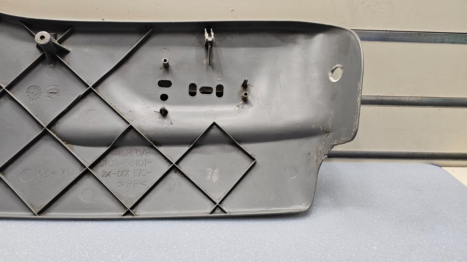 🔥04-07 Grand Caravan Town Country Left Driver Seat Outer Trim Panel Gray OEM