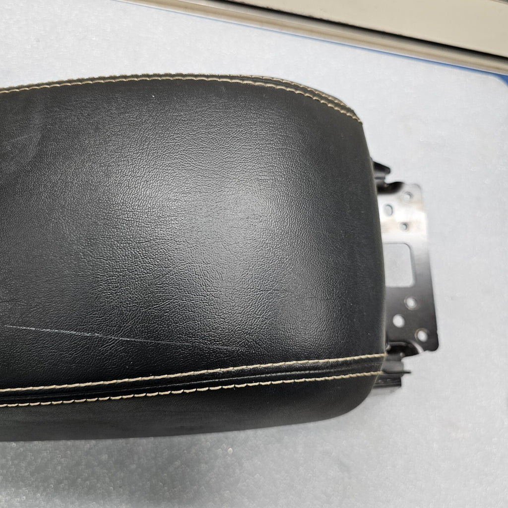 🔥14-20 CHEROKEE CENTER CONSOLE ARMREST STORAGE LID TOP PAD COVER ASSEMBLY BLACK