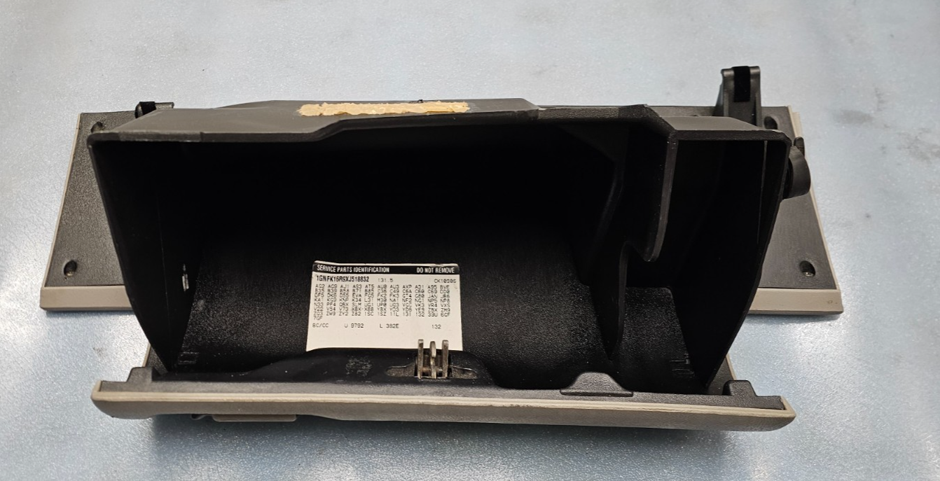 95-99 CHEVY GMC TRUCK SILVERADOC/K Glove Box Storage Compartment Assembly TAN