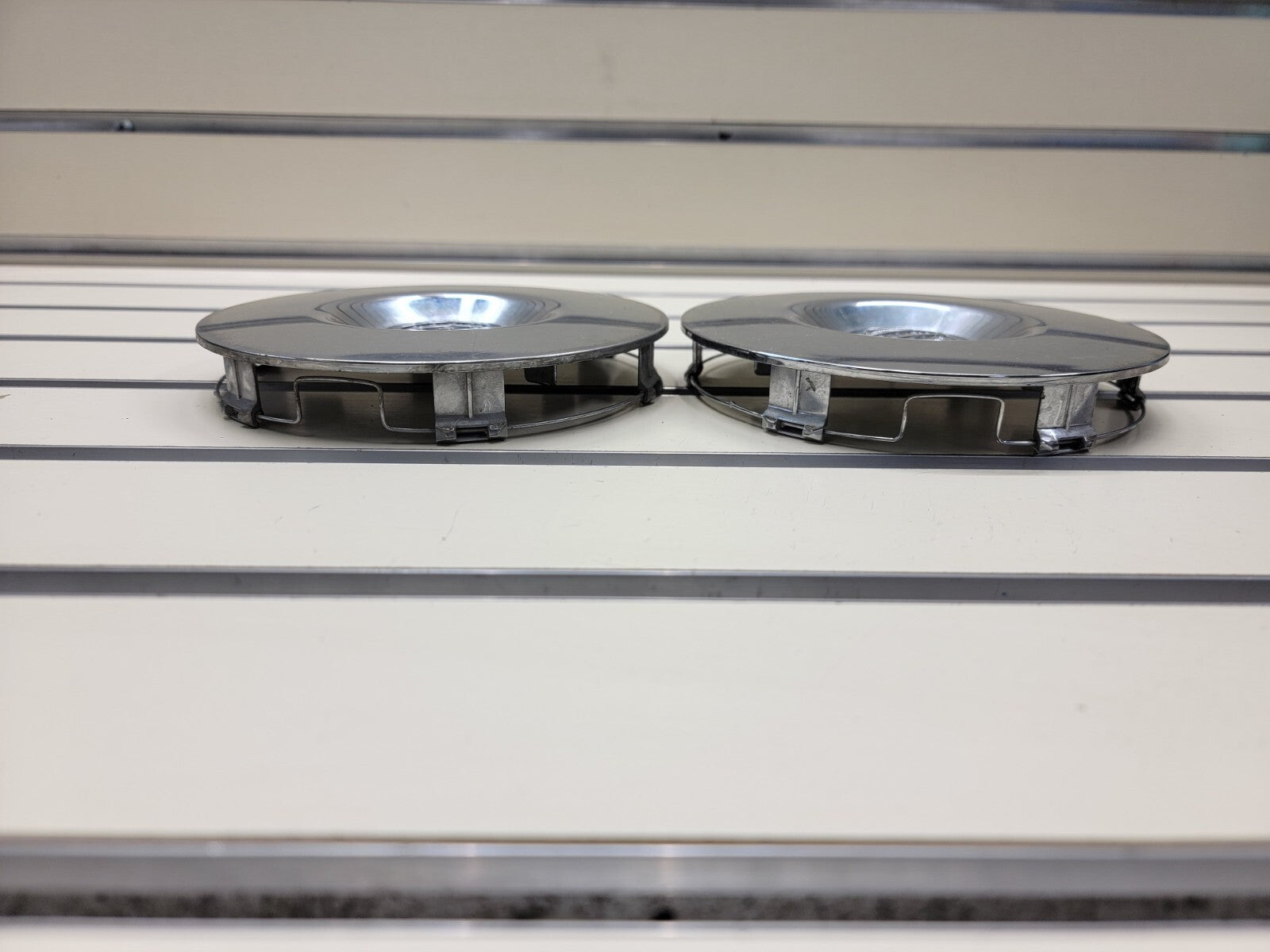 🔥2005-2006 CHRYSLER 300 CENTER HUB CAPS CHROME OEM