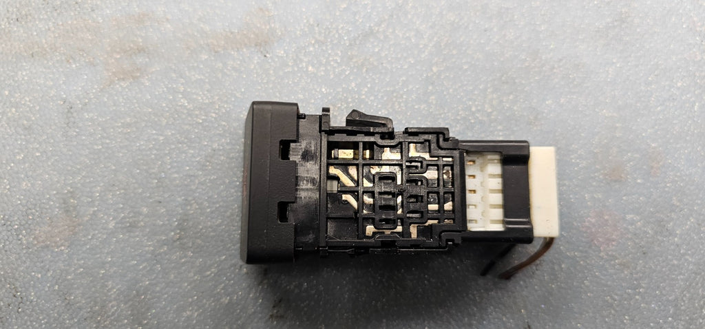 04-15 Armada Titan Hazard Emergency Warning Light Button Control Switch Assembly