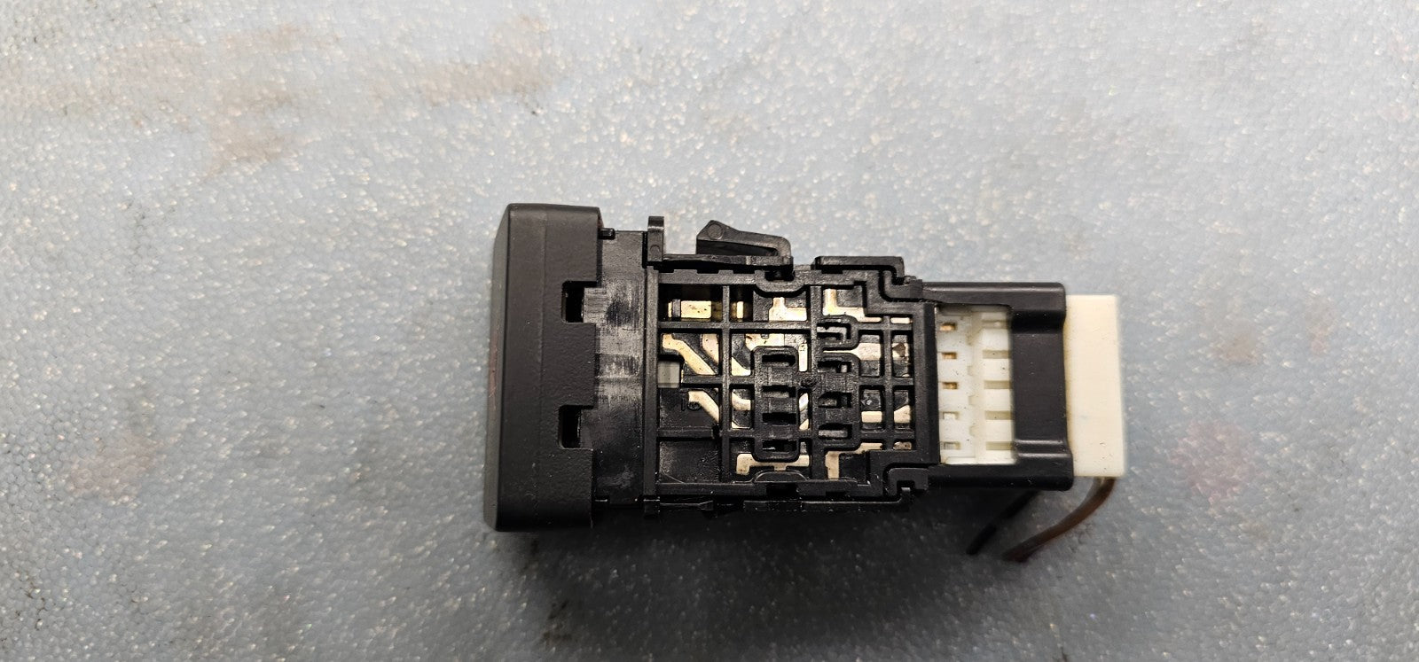 04-15 Armada Titan Hazard Emergency Warning Light Button Control Switch Assembly