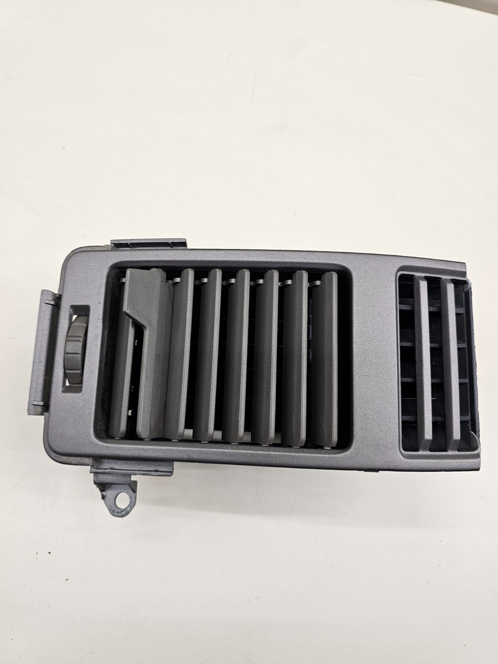 04-07 NISSAN TITAN ARMADA QX56 DASH FRONT CENTER RIGHT AIR VENT HEATER TRIM GRAY