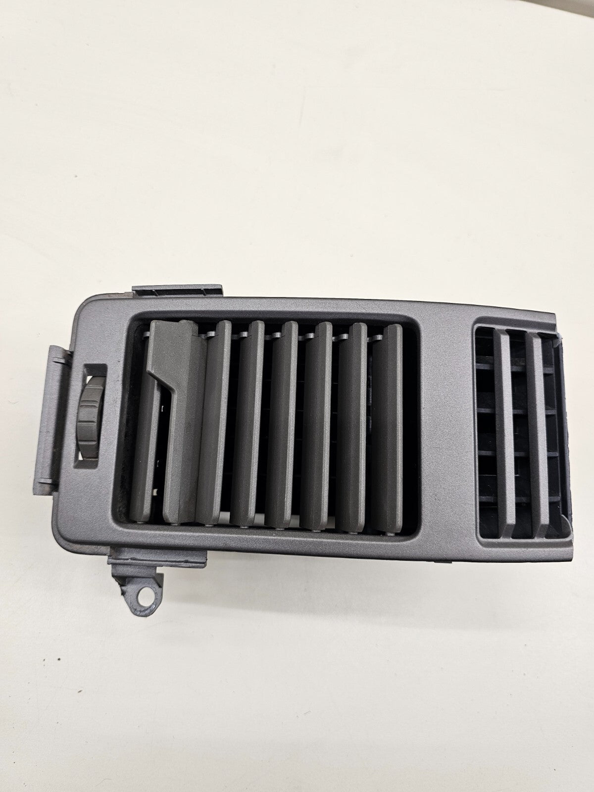 04-07 NISSAN TITAN ARMADA QX56 DASH FRONT CENTER RIGHT AIR VENT HEATER TRIM GRAY