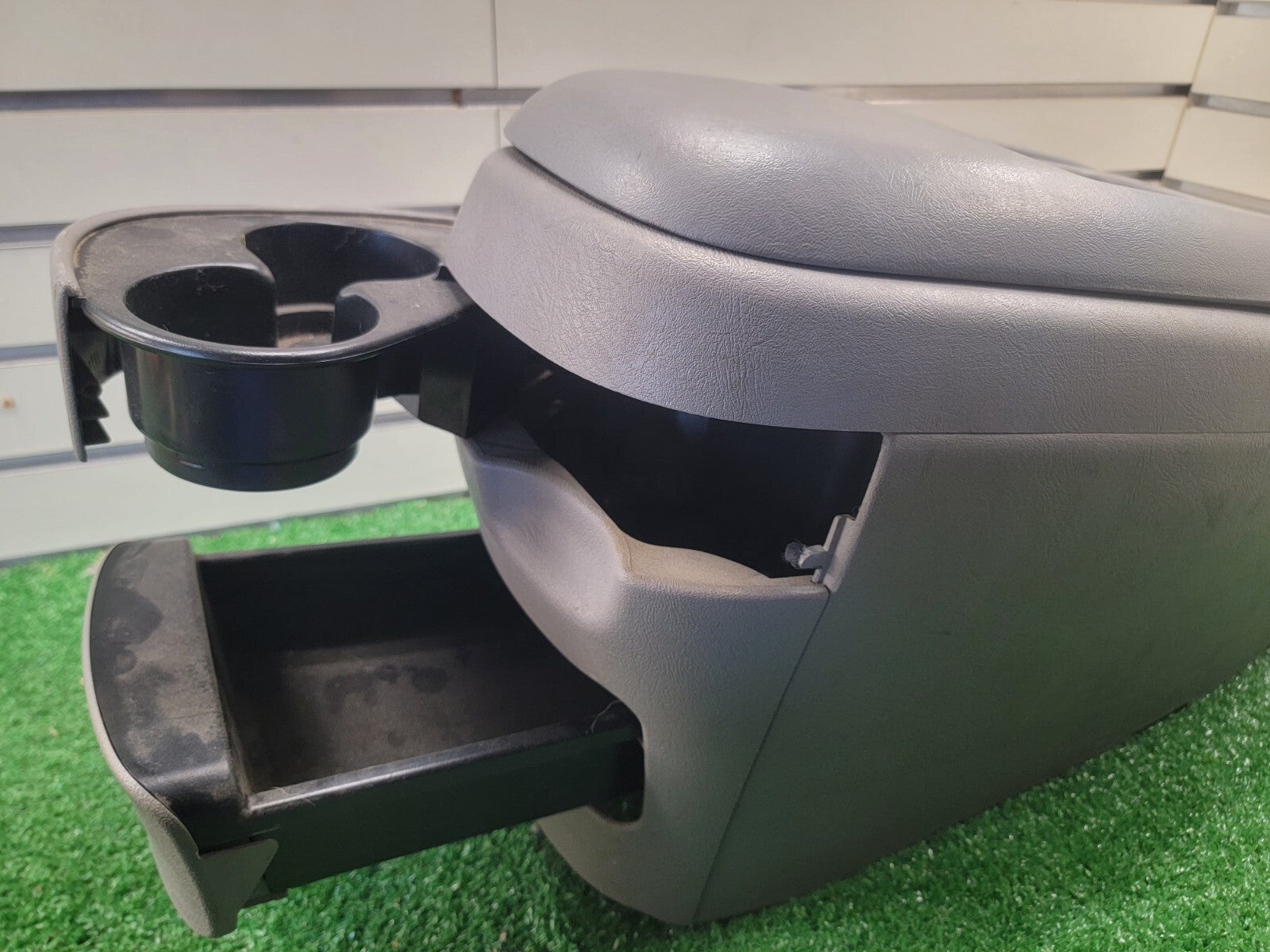 🔥95-99 CHEVY SILVERADO GMC C/K YUKON CENTER FRONT FLOOR CONSOLE CUPHOLDER GRAY
