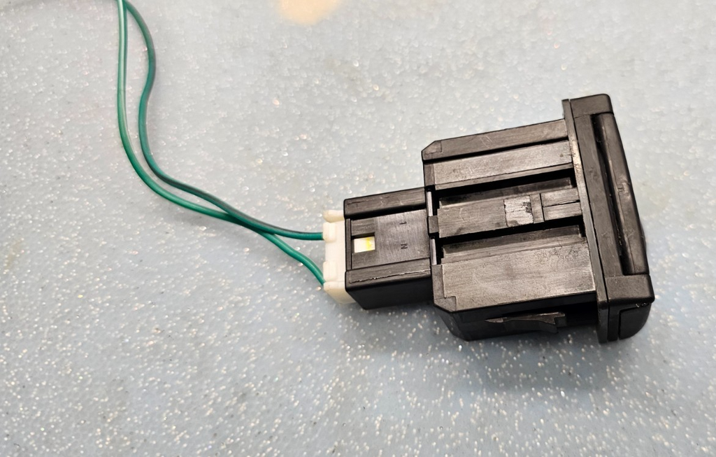 🔥2003-2008 Toyota Matrix Pontiac Vibe Dash Ac 115v 100w Power Outlet Plug OEM