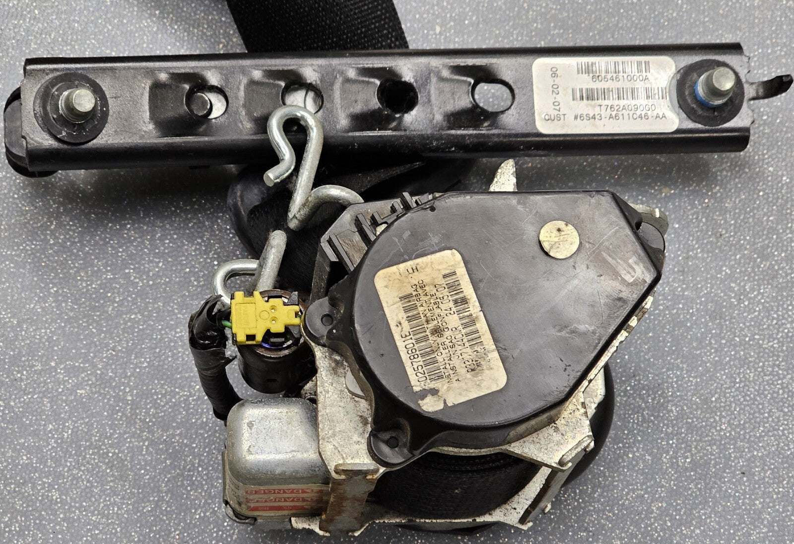 🔥2005-2007 FORD FOCUS FRONT BUCKET LEFT DRIVER SEAT BELT RETRACTOR LH OEM