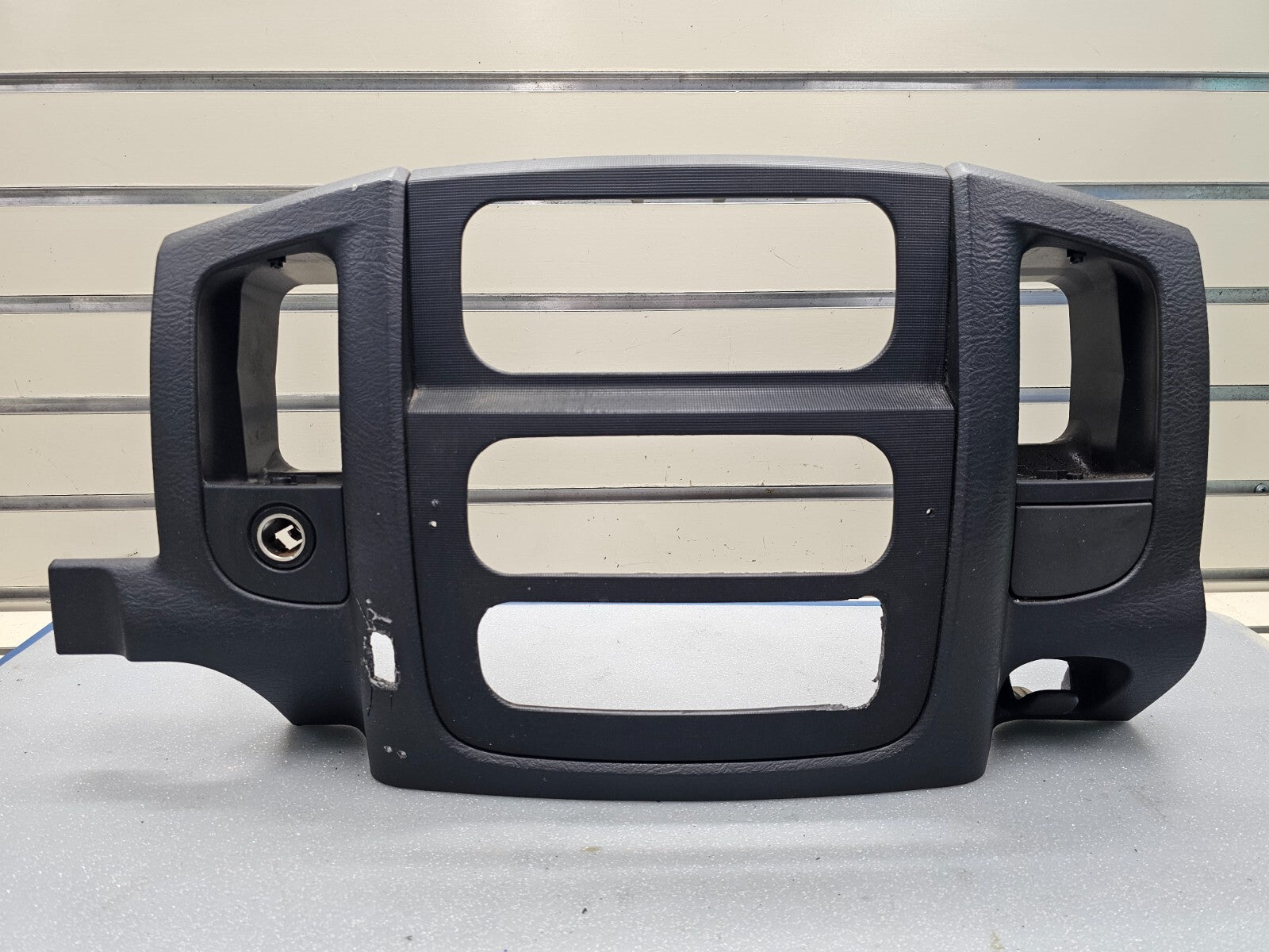🔥02-05 Dodge RAM Dash RADIO SUUROUND Bezel Climate Trim Panel Storage Black B10