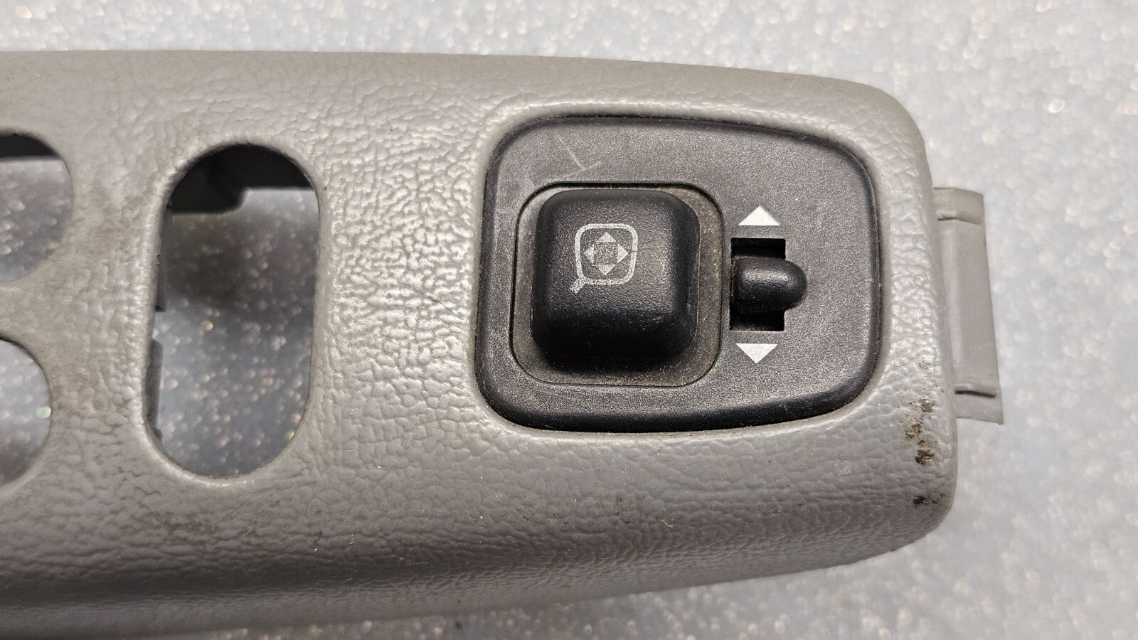03-08 Ford  E150 E250 E350 Left Driver Door Mirror Window Power Lock Switch Gray