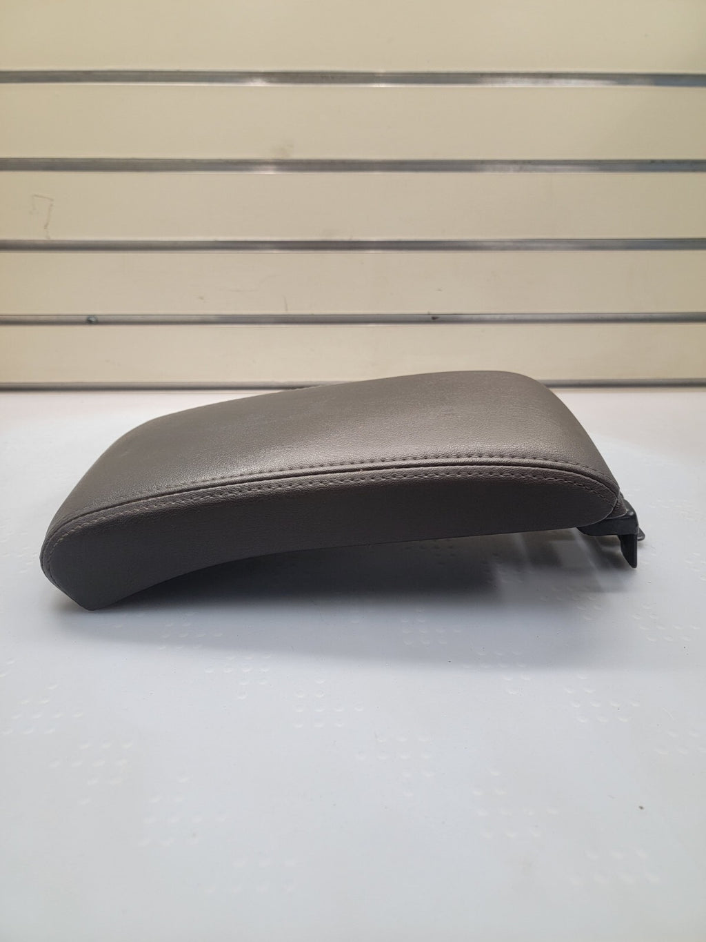 🔥08-12 Chevy Malibu FRONT CONSOLE LID ARMREST ASSEMBLY SLIDING STORAGE BLACK