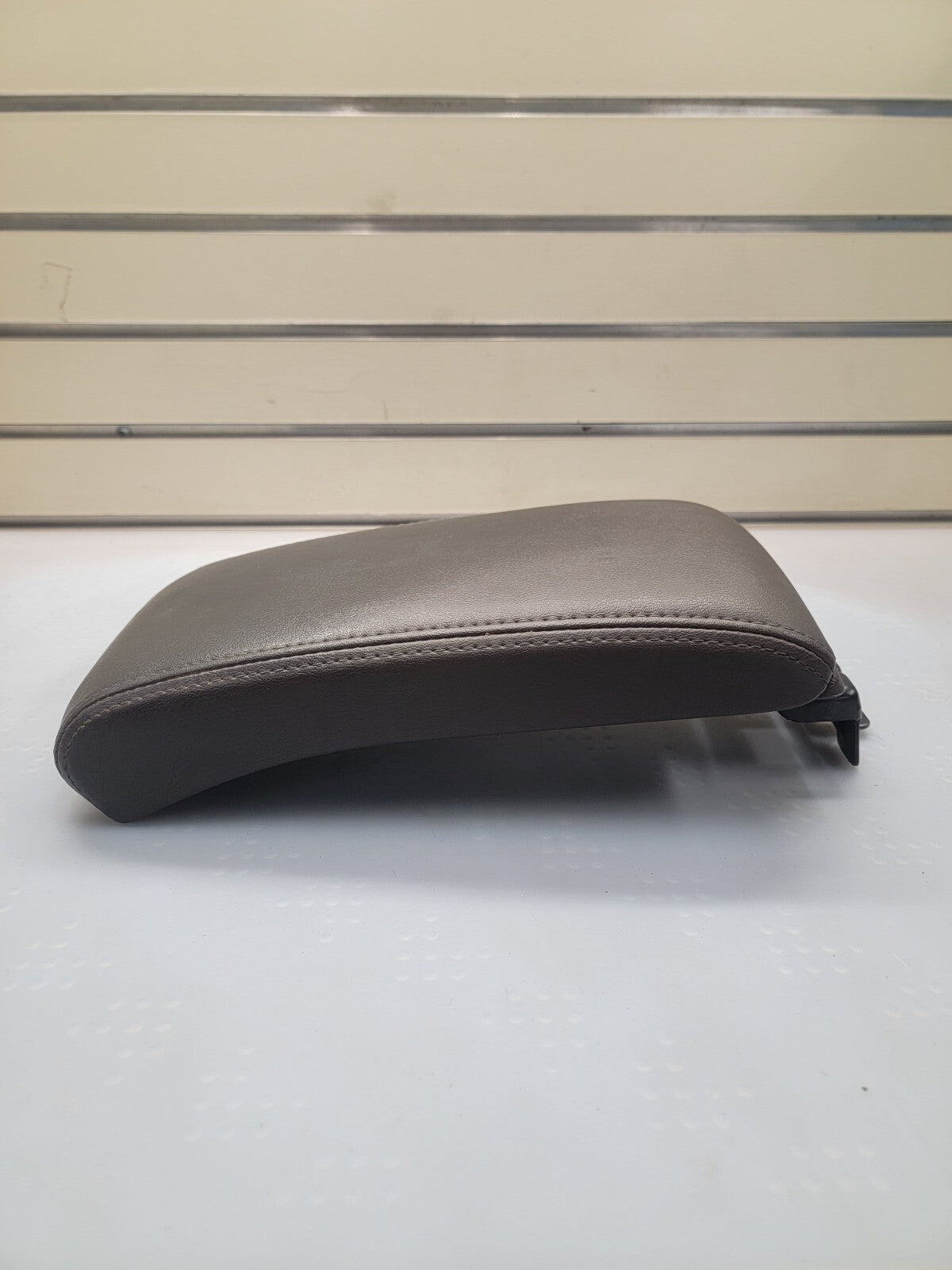 🔥08-12 Chevy Malibu FRONT CONSOLE LID ARMREST ASSEMBLY SLIDING STORAGE BLACK