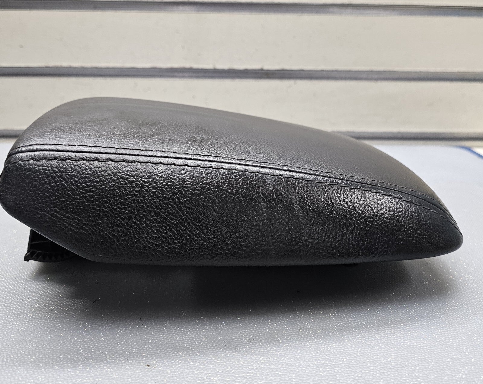 🔥2015-2018 Ford Focus Armrest Center Console Leather Arm Rest Black OEM