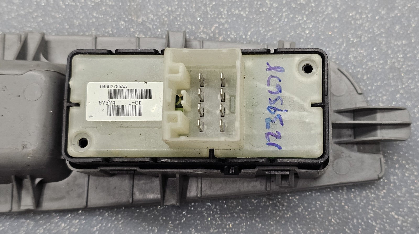 07-11 Charger Dakota Chrysler 200 300 Right Passenger Power Window Switch Gray