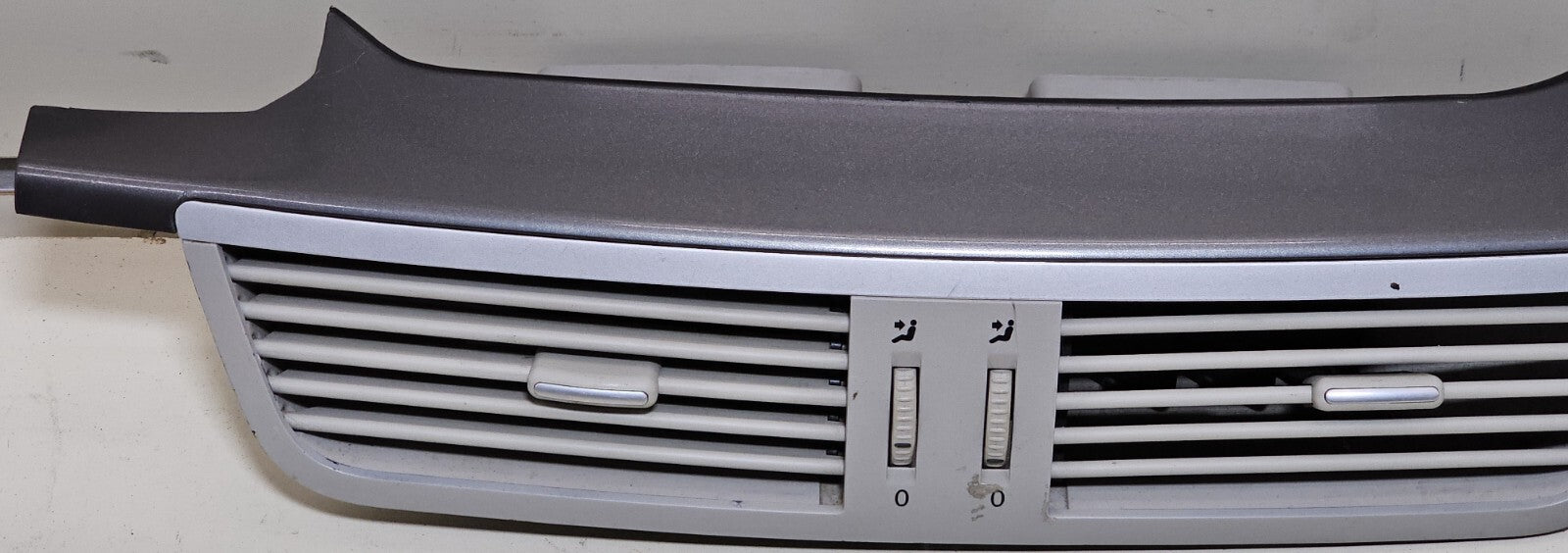 🔥09-14 Volkswagen Routan Dash Front Center Trim Bezel Panel Air Vent Silver OEM