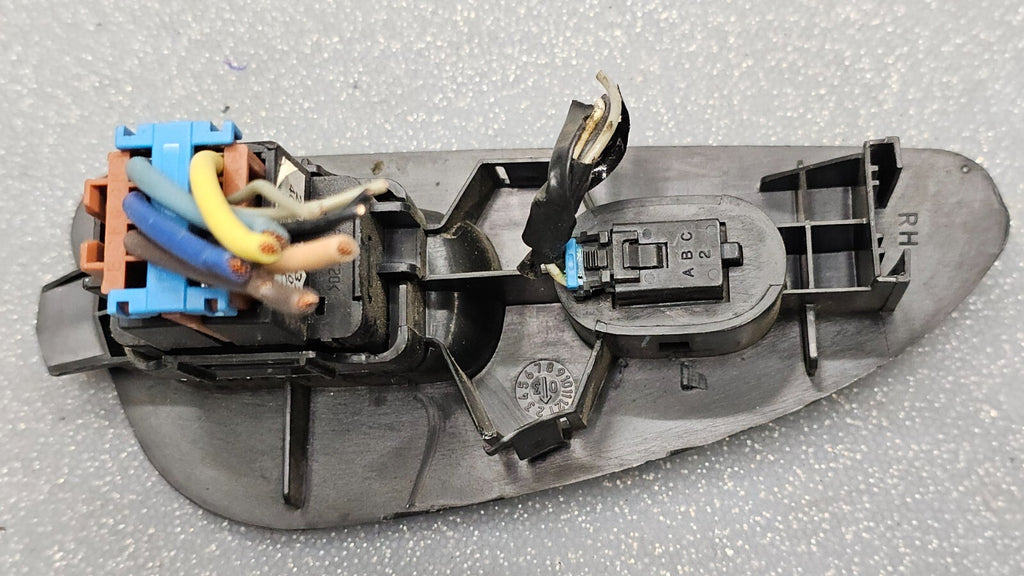 🔥 04-07 Chevy Malibu Front Right Passenger Power Window Door Switch Lock Silver