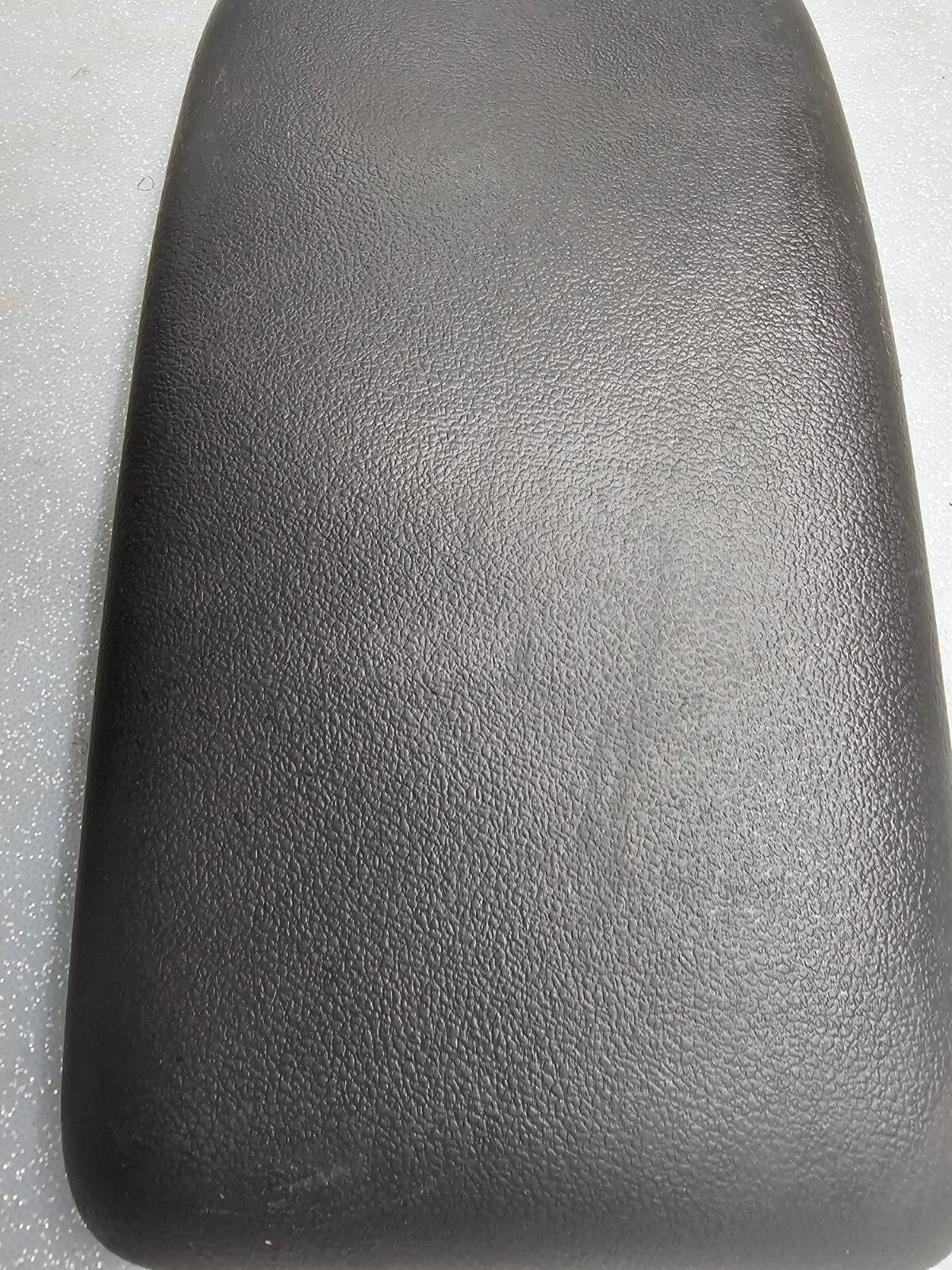 05-10 Cobalt Pontiac G5 Front Center Console Lid Arm Rest Cover Assembly Black