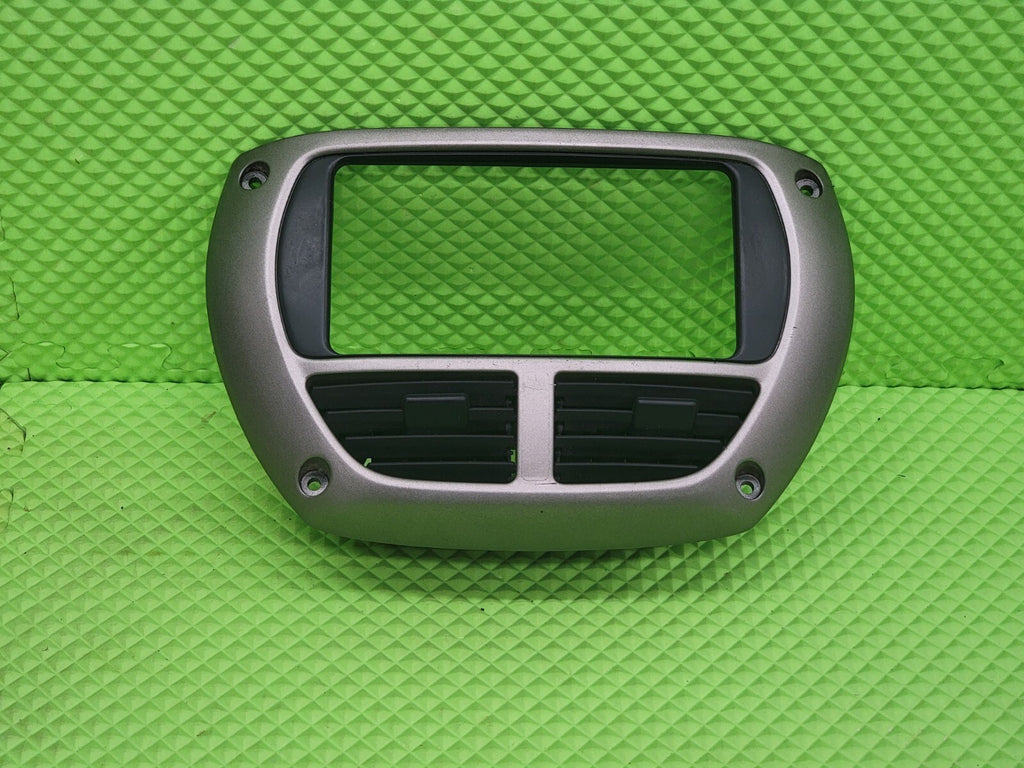 🔥2001-2003 Toyota Rav4 Center Dash Molding Trim Air Vents Radio Bezel gray B57