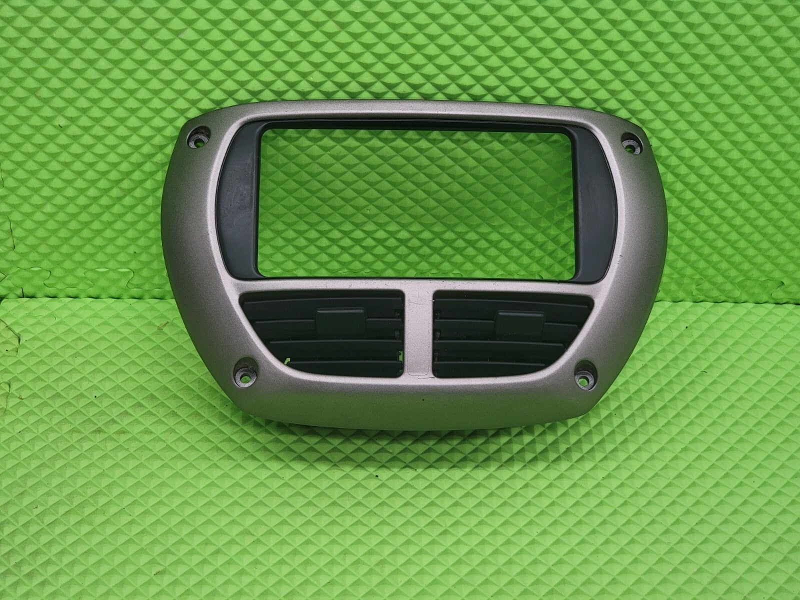 🔥2001-2003 Toyota Rav4 Center Dash Molding Trim Air Vents Radio Bezel gray B57