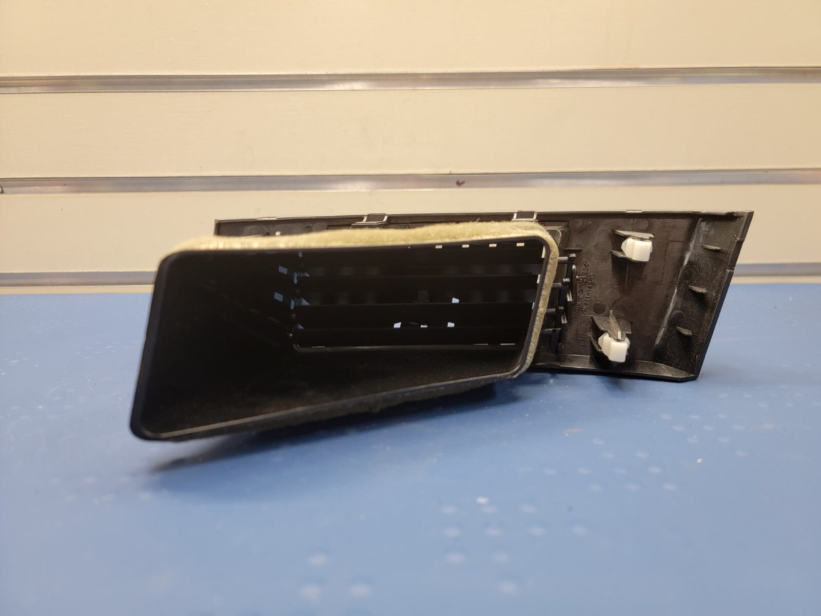 2007-2010 Mitsubishi Outlander Center Dash Right AC Air Vent Grille