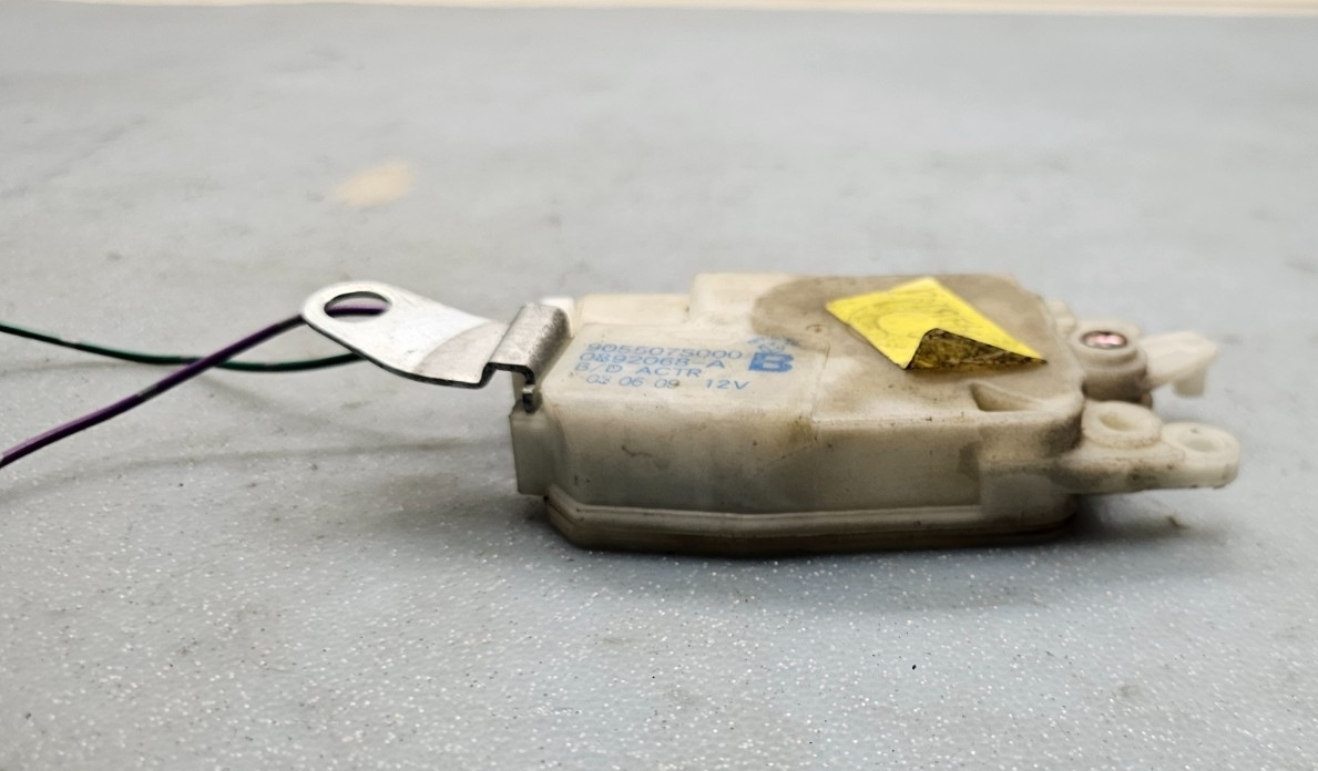 05-12 Nissan Pathfinder Armada Lid Door Window Glass Actuator Lock Assembly OEM