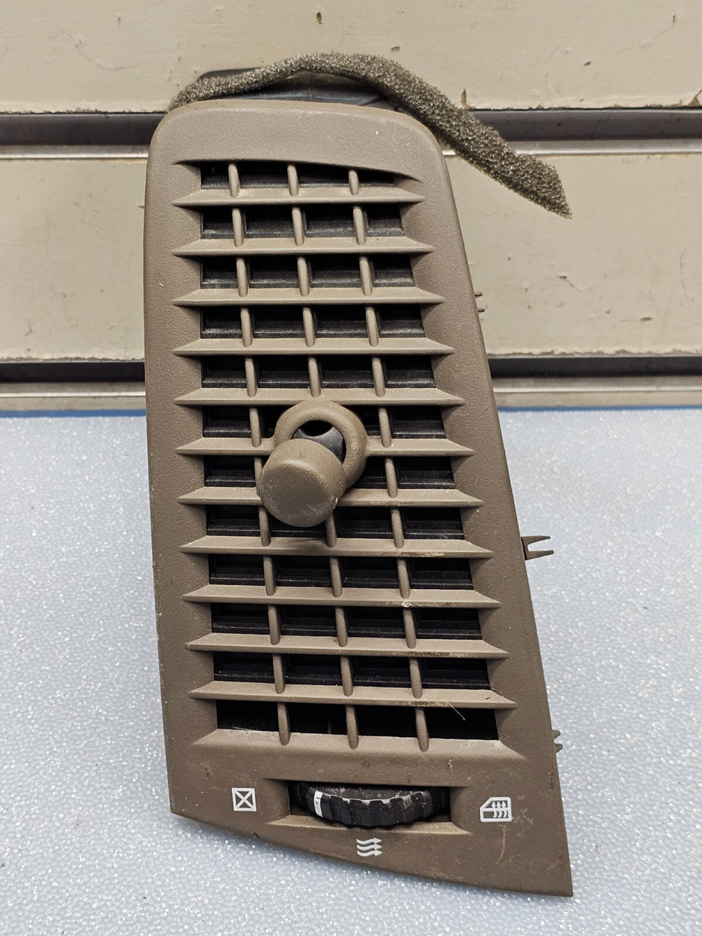 03-07 Cadillac CTS SRX Dash Right Passenger AC Air Vent Heater Conditioning Tan