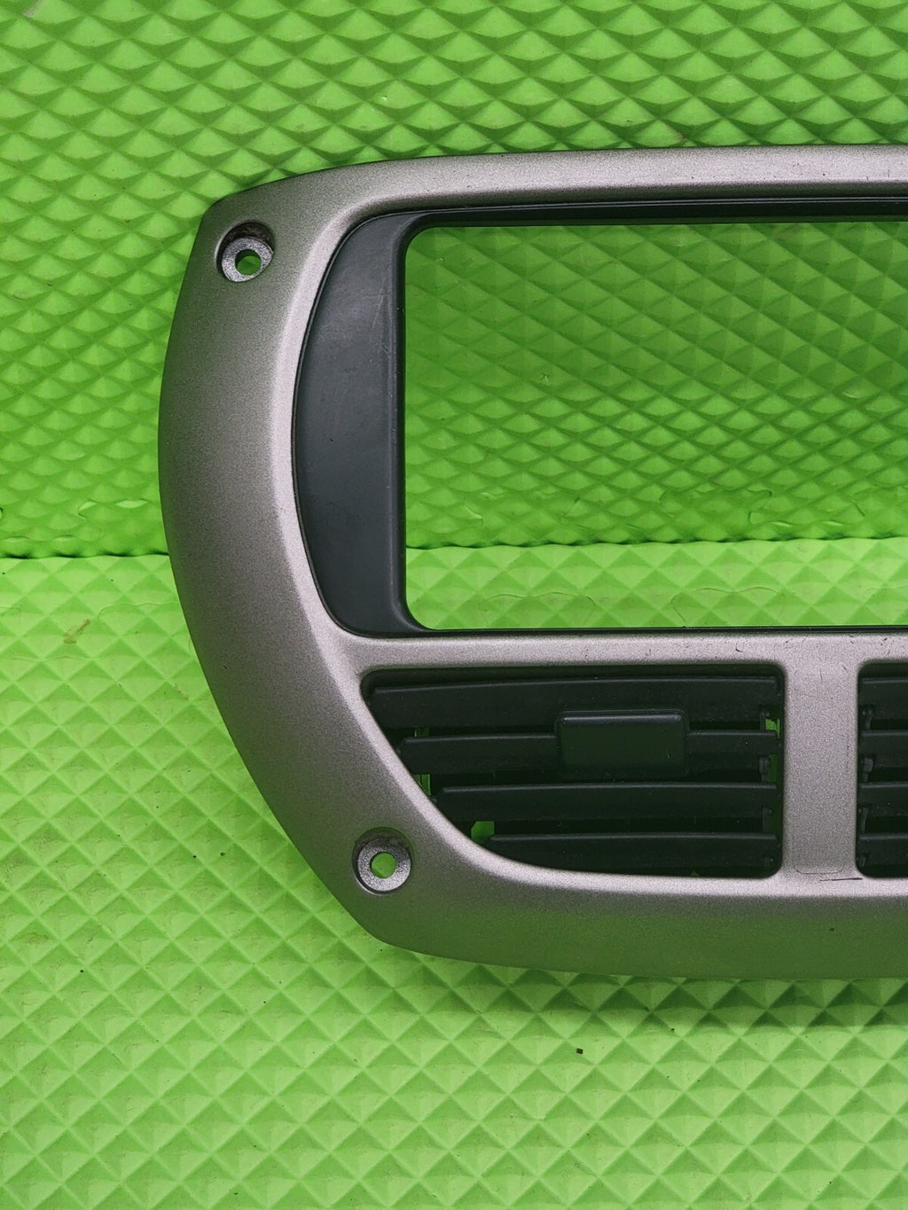 🔥2001-2003 Toyota Rav4 Center Dash Molding Trim Air Vents Radio Bezel gray B57