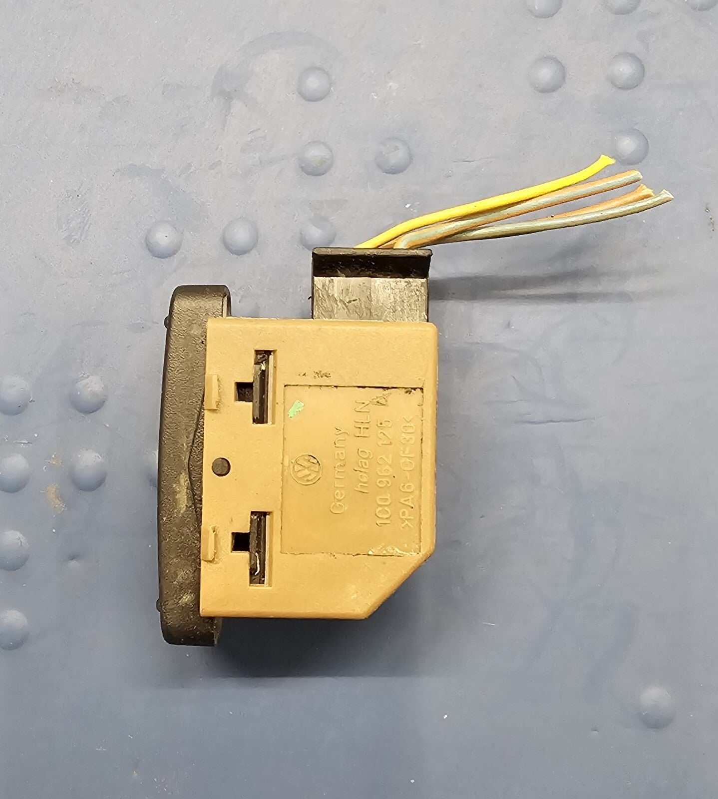 98-10 Volkswagen BEETLE Power RIGHT Door Lock Latch Control Switch Assembly OEM