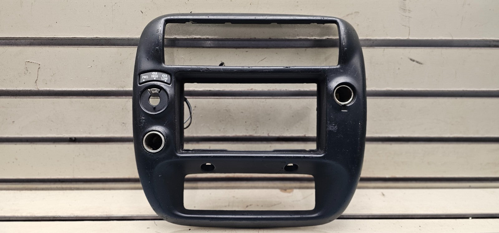 95-10 Ranger Explorer Center Dash Radio Stereo Display Bezel Trim Panel BLACK B2
