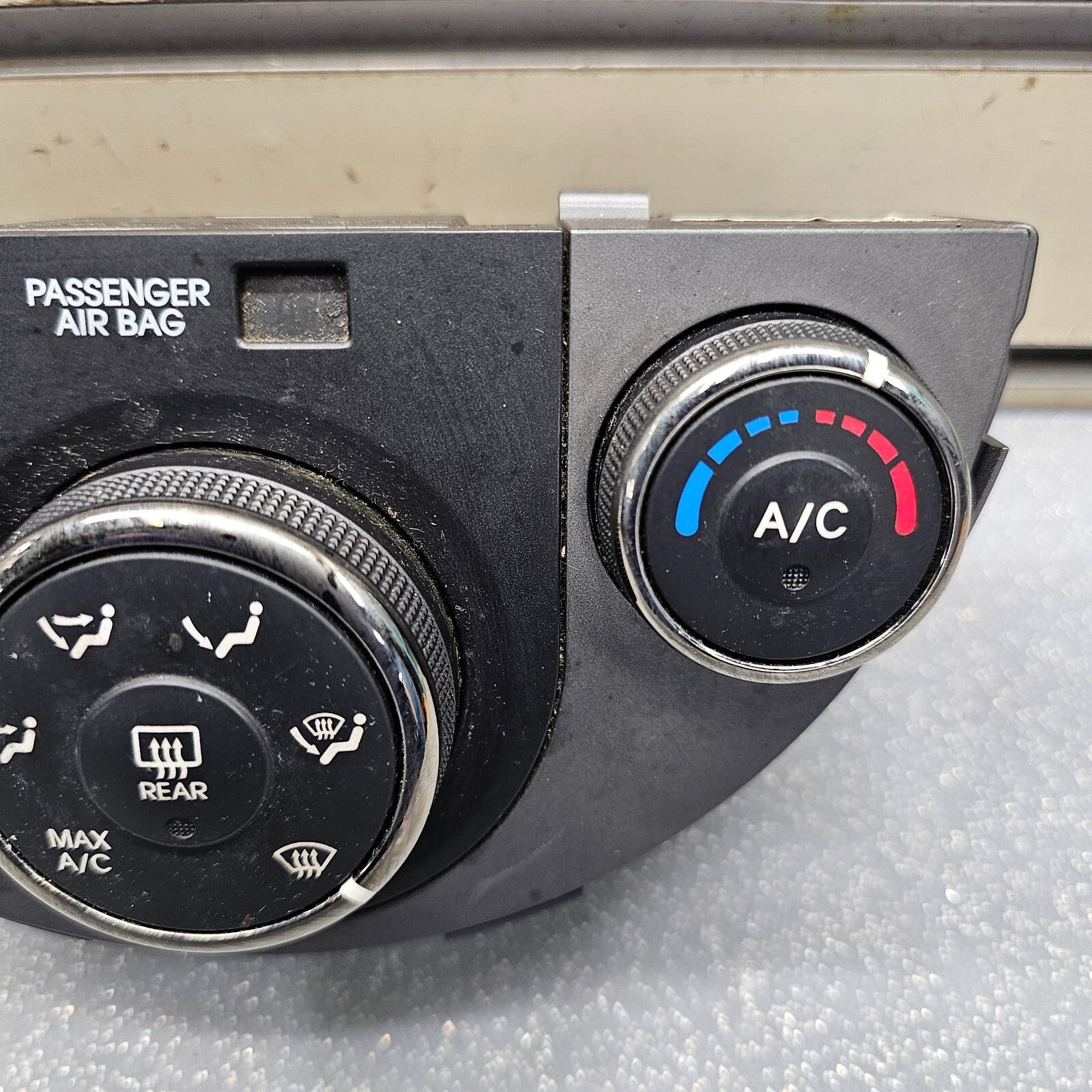 10-11 Kia Soul Front Dash AC Heater Temperature Climate Control Air Conditioner