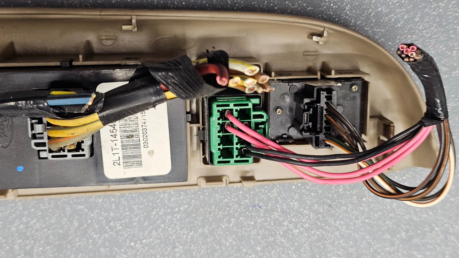 03-06 Ford Expedition Left Driver Master Door Window Control Switch Assembly Tan