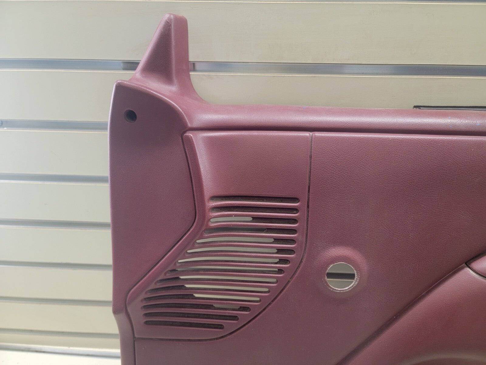 92-96 Ford F150 F250 BRONCO Door Panel Front right passenger 1/2 manual red D18