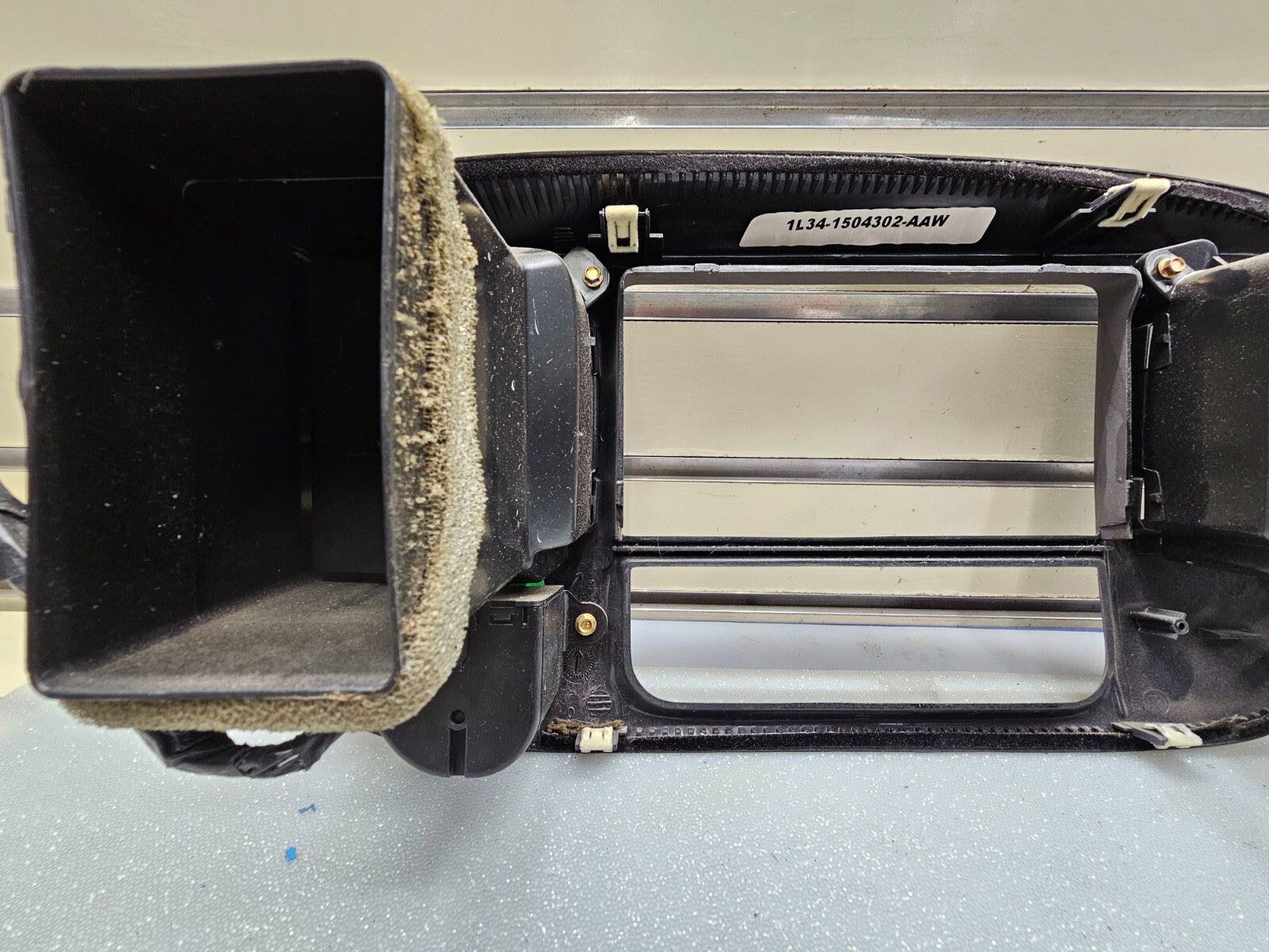 🔥1997-2003 Ford F150 Center Dash Radio Climate BEZEL Temp 🔴AIRBG Panel GRAY B1