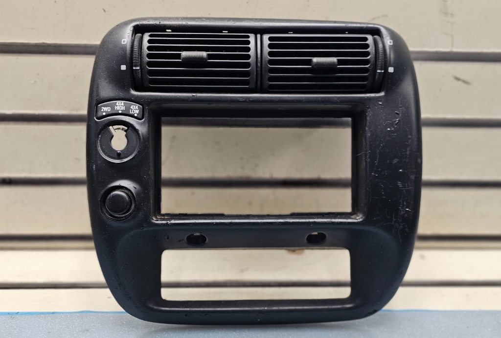 95-10 Ranger Explorer Center Dash Radio Stereo Display Bezel Trim Panel BLACK B2