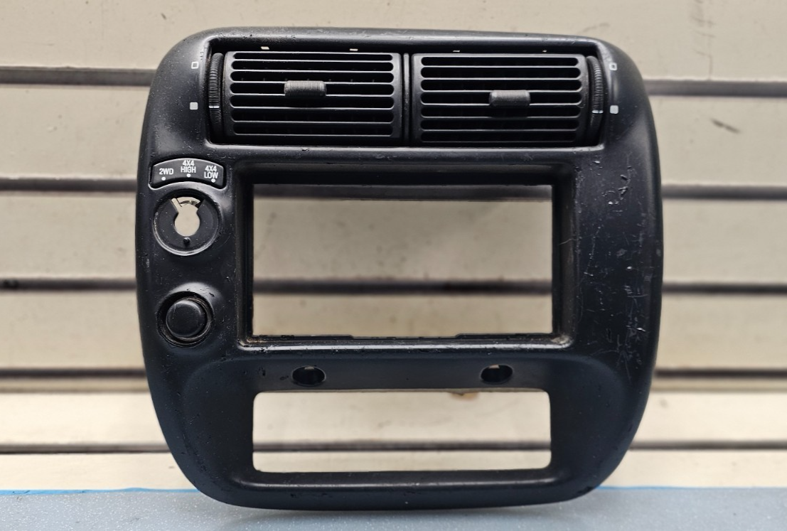 95-10 Ranger Explorer Center Dash Radio Stereo Display Bezel Trim Panel BLACK B2