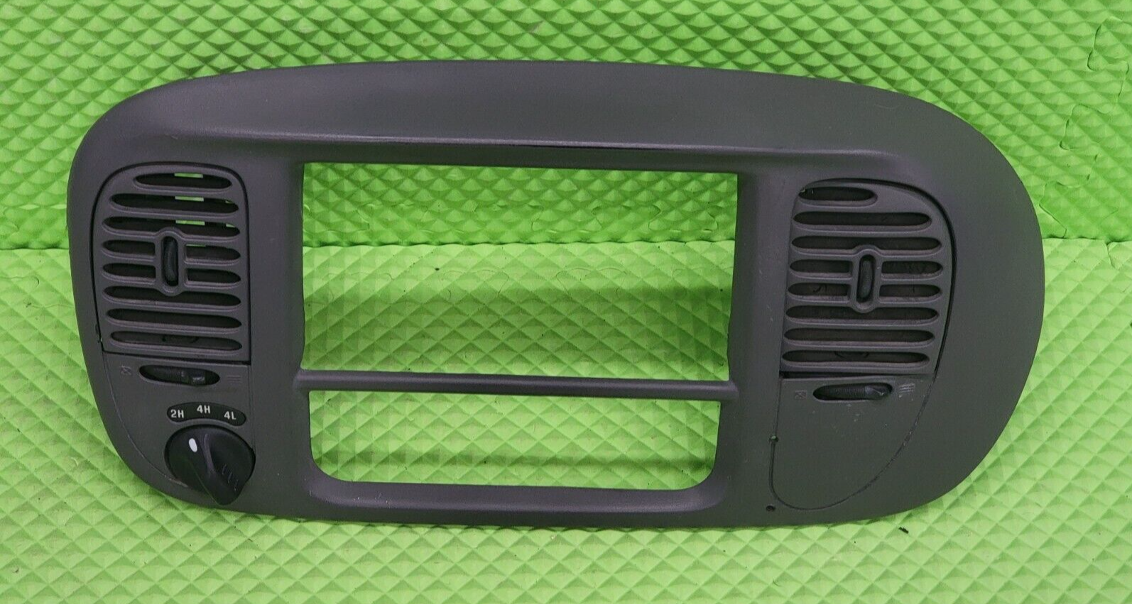 97-03 Ford F150 Center Dash Radio Climate BEZEL TRIM Panel Line 2H 4H 4L gray B1