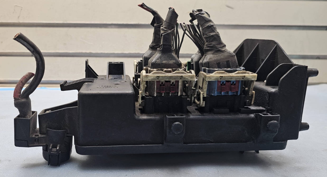 🔥02-05 DODGE RAM INTEGRATED POWER DISTRIBUTION MODULE FUSE BOX OEM