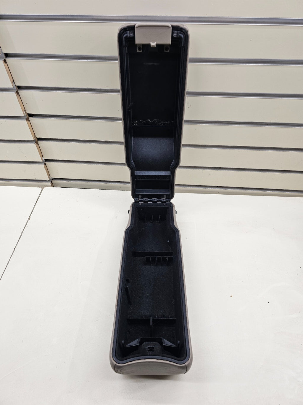 🔥95-03 Buick Park Avenue Front Center Console Arm Rest Lid Storage Leather Tan