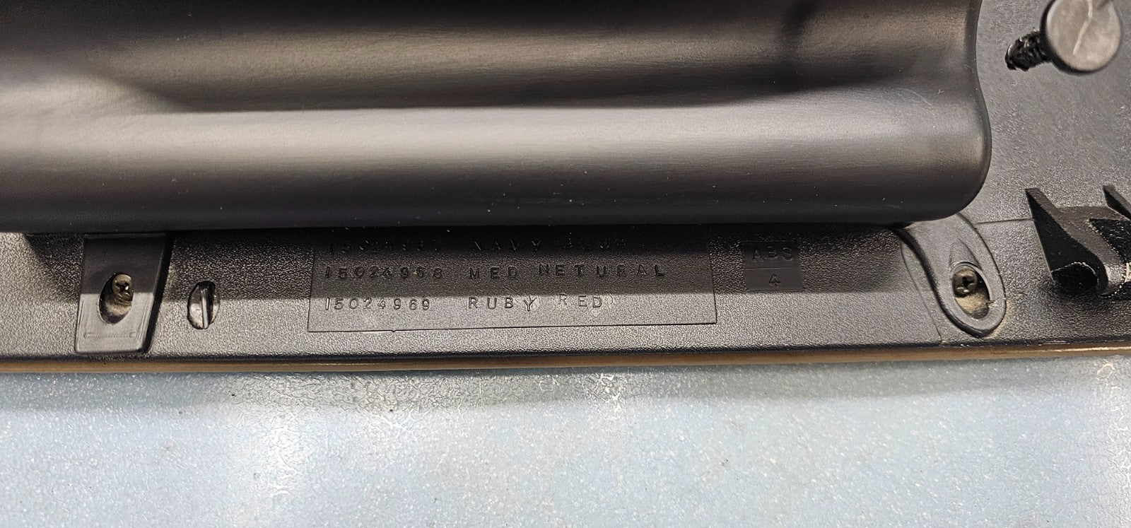 95-99 CHEVY GMC TRUCK SILVERADOC/K Glove Box Storage Compartment Assembly TAN G2