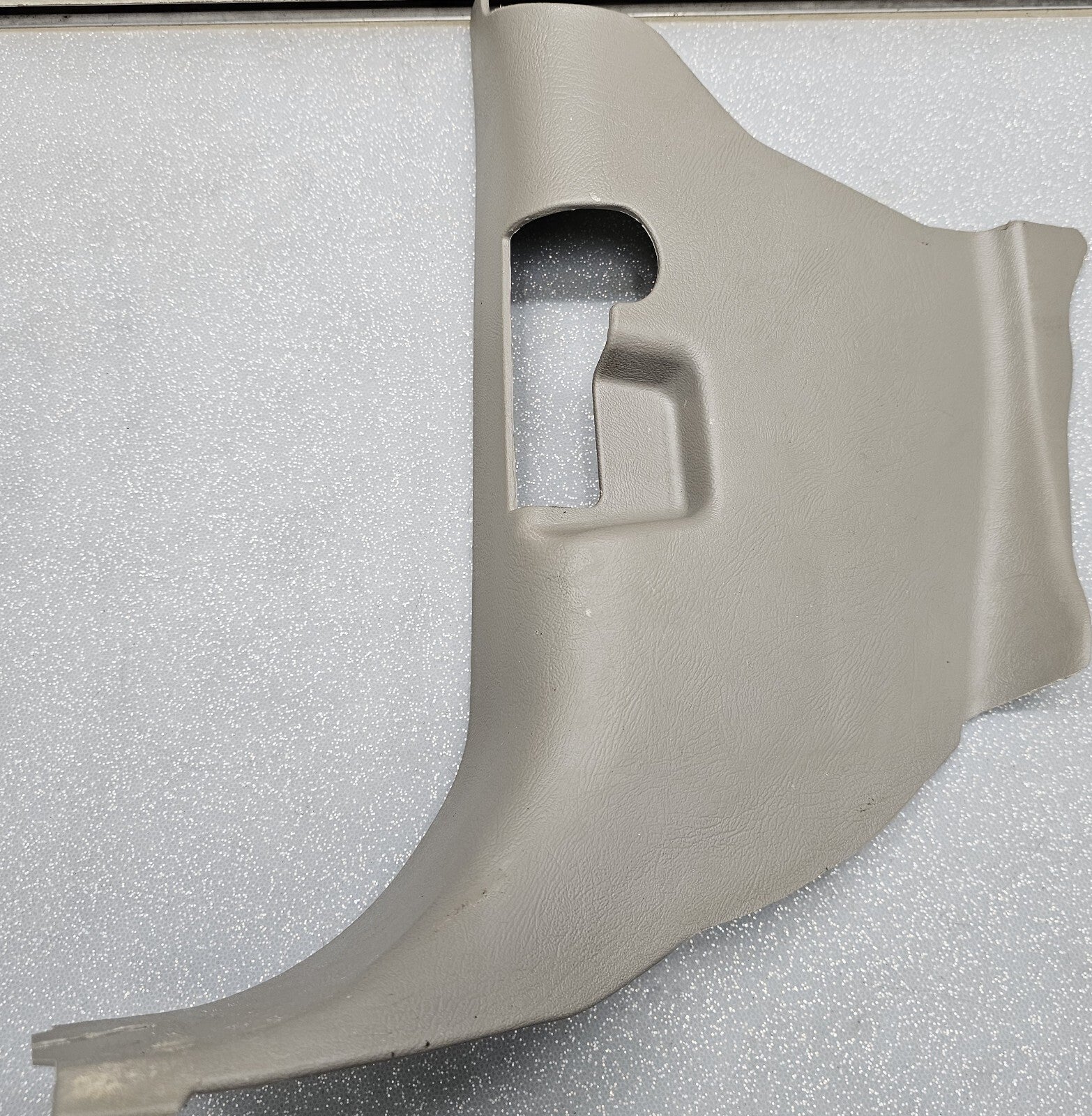 🔥99-06 SILVERADO SIERRA LEFT DRIVERSIDE KICK LOWER TRIM PANEL HOOD PROP LT GREY