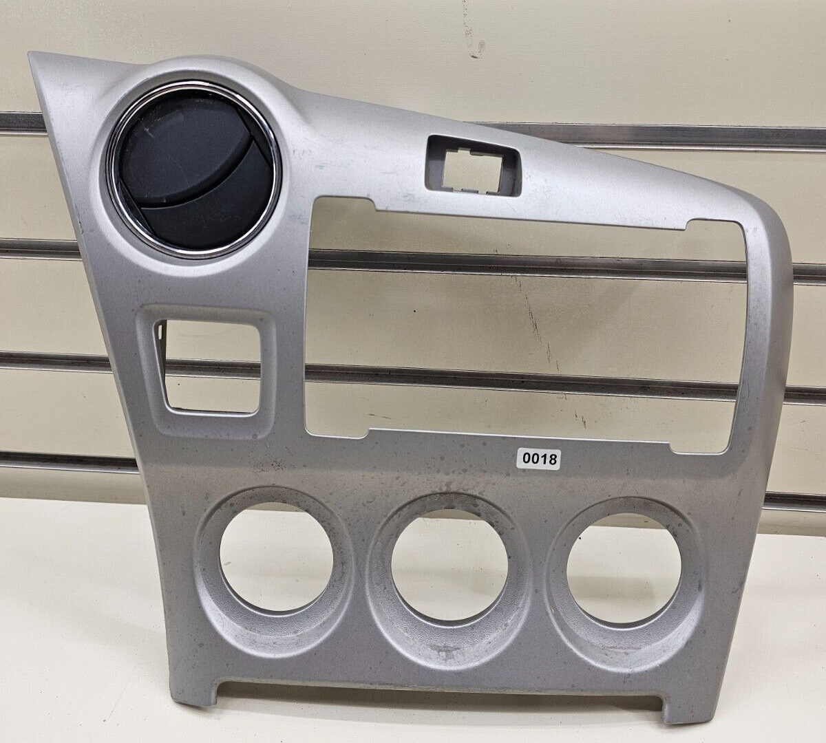 09-12 Toyota Matrix Pontiac Vibe Dash Center Stereo Radio Bezel Trim SILVER B61